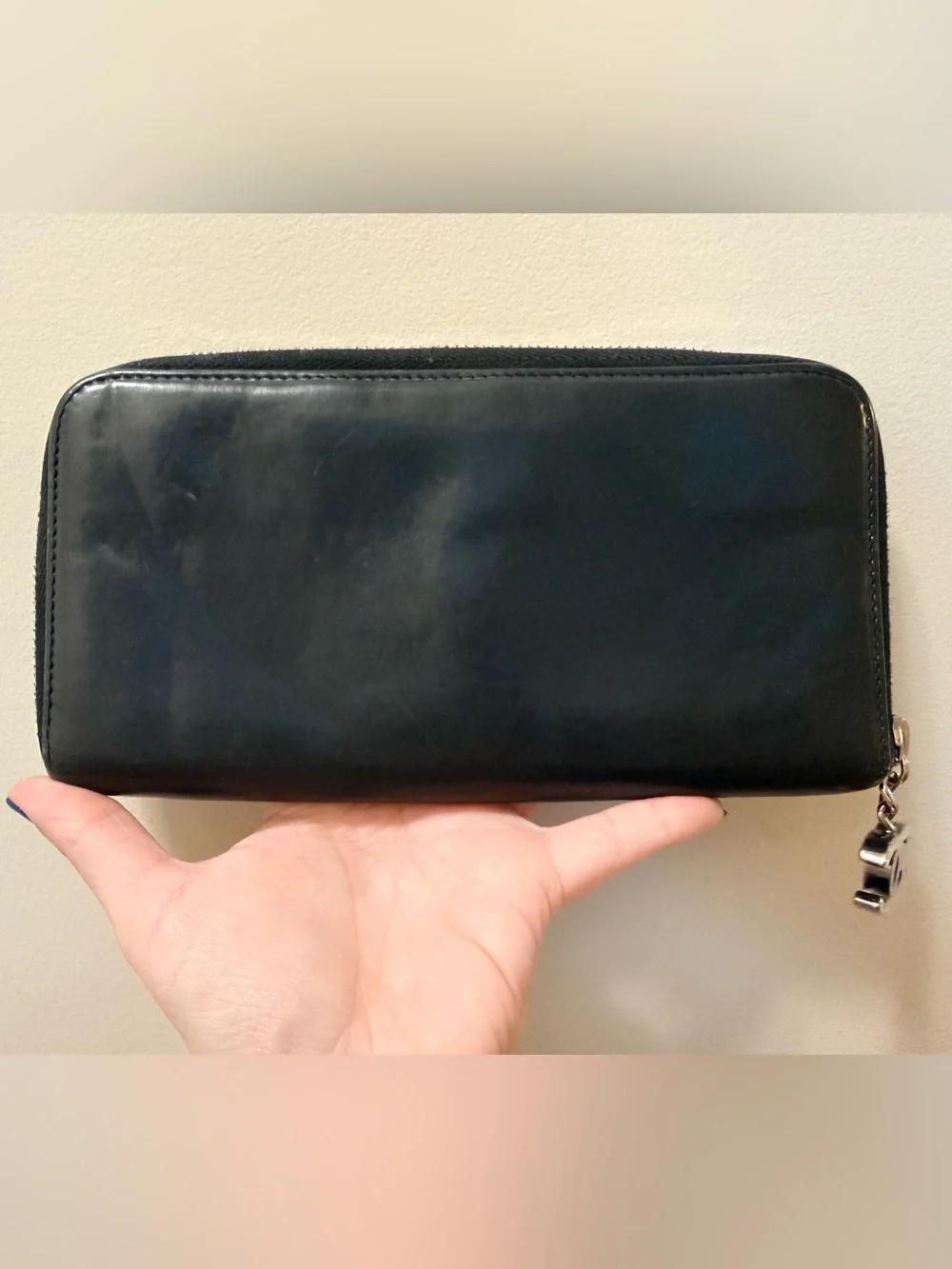 *Rare* Authentic Chanel - Lambskin Zippy Wallet